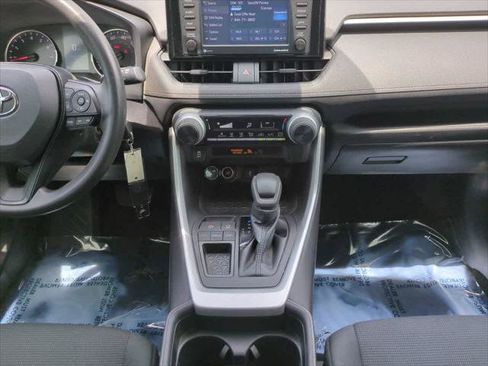 Certified 2021 Toyota RAV4 LE FWD image 18