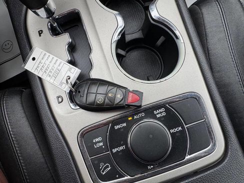 Used 2012 Jeep Grand Cherokee Limited image 38