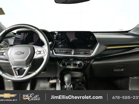 Used 2025 Chevrolet Trax ACTIV w/ Sunroof Package FWD image 17