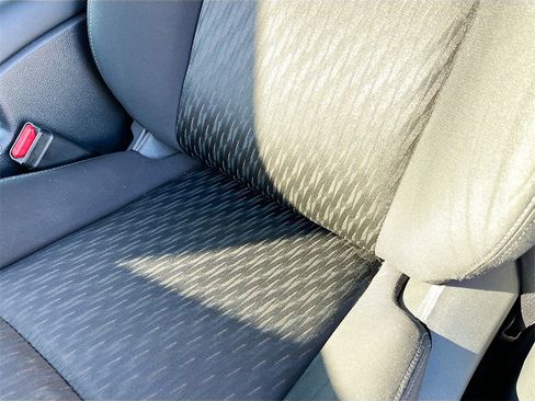 Used 2020 Nissan Rogue SV image 18