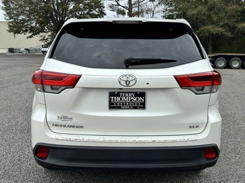 Used 2018 Toyota Highlander XLE image 3