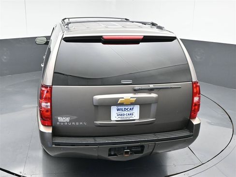 Used 2013 Chevrolet Suburban LT RWD image 26