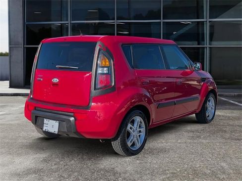 Used 2010 Kia Soul + w/ Audio Pkg image 7