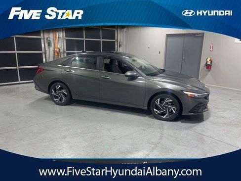 New 2025 Hyundai Elantra Limited image 1