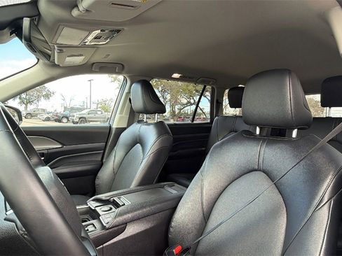 Certified 2025 Toyota Grand Highlander AWD image 19