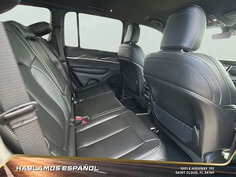 Used 2025 Jeep Grand Cherokee Limited image 28