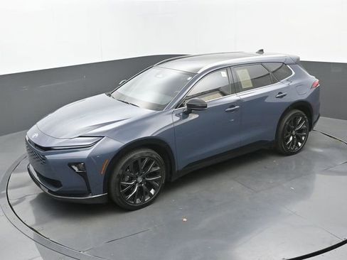 Used 2025 Toyota Crown Signia w/ Advanced Technology Package image 31