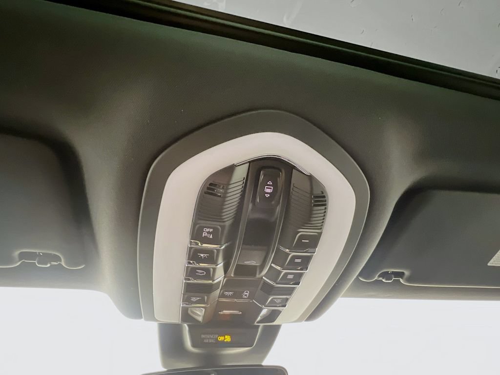 Certified 2026 Porsche Macan AWD/4WD image 14