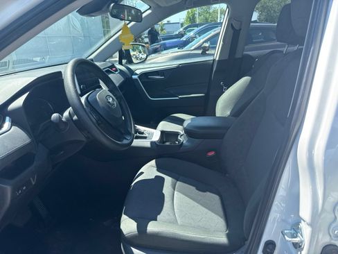 Used 2025 Toyota RAV4 XLE FWD image 9