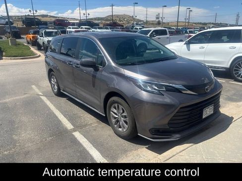 Used 2022 Toyota Sienna LE FWD image 8