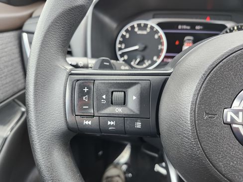 Used 2023 Nissan Rogue S AWD/4WD image 33