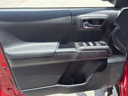 Used 2022 Toyota Tacoma TRD Sport w/ Technology Package RWD image 17