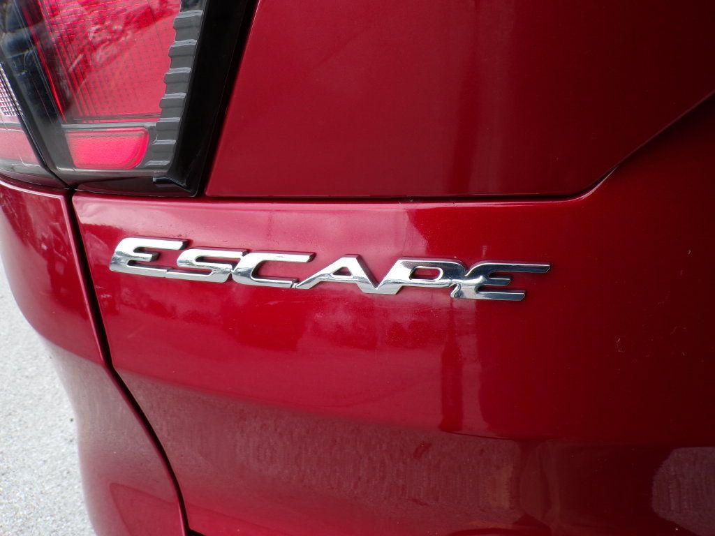 Used 2018 Ford Escape SE w/ SE Sync 3 Package AWD/4WD image 18
