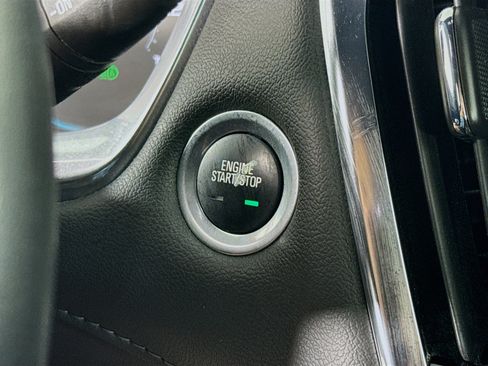 Used 2023 Chevrolet Traverse LT FWD image 19
