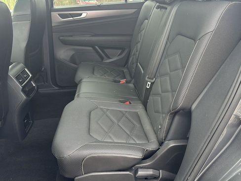 Used 2024 Volkswagen Atlas Cross Sport SE w/ Panoramic Sunroof Package image 12