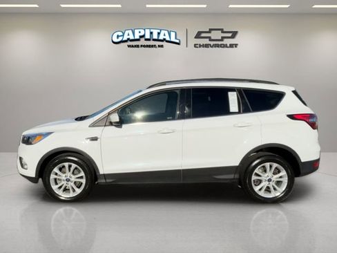 Used 2018 Ford Escape SE image 2