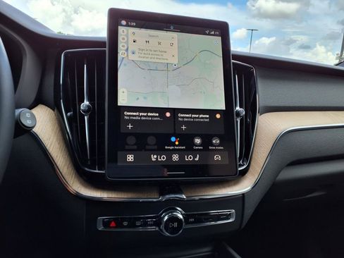 New 2026 Volvo XC60 B5 Plus w/ Protection Package Premier image 15