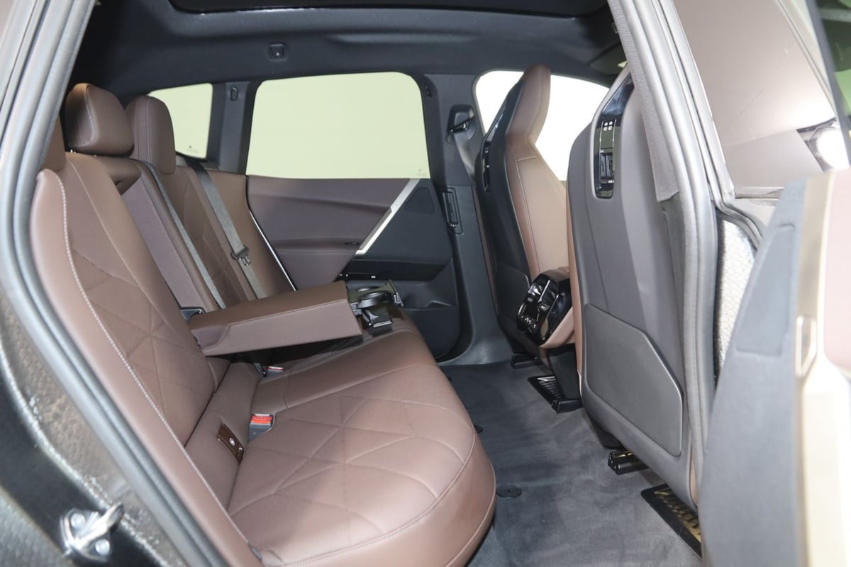 Used 2023 BMW iX xDrive50 AWD/4WD image 14