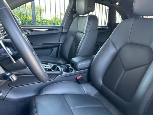 Certified 2026 Porsche Macan AWD/4WD image 5