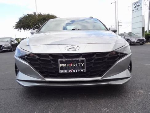 Used 2023 Hyundai Elantra SEL image 5