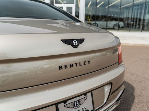 Used 2025 Bentley Flying Spur Plug-In Hybrid AWD/4WD image 10
