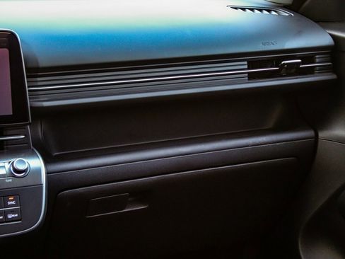 Used 2025 Hyundai Kona SEL image 17