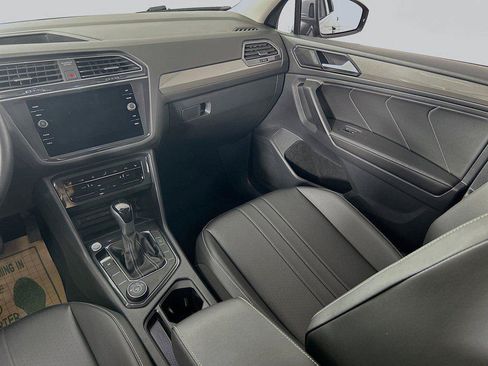 Certified 2024 Volkswagen Tiguan SE w/ Panoramic Sunroof Package AWD/4WD image 23