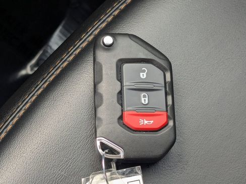 Used 2023 Jeep Wrangler Altitude image 25