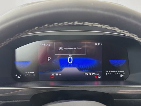 Certified 2023 Volkswagen Tiguan SE image 15