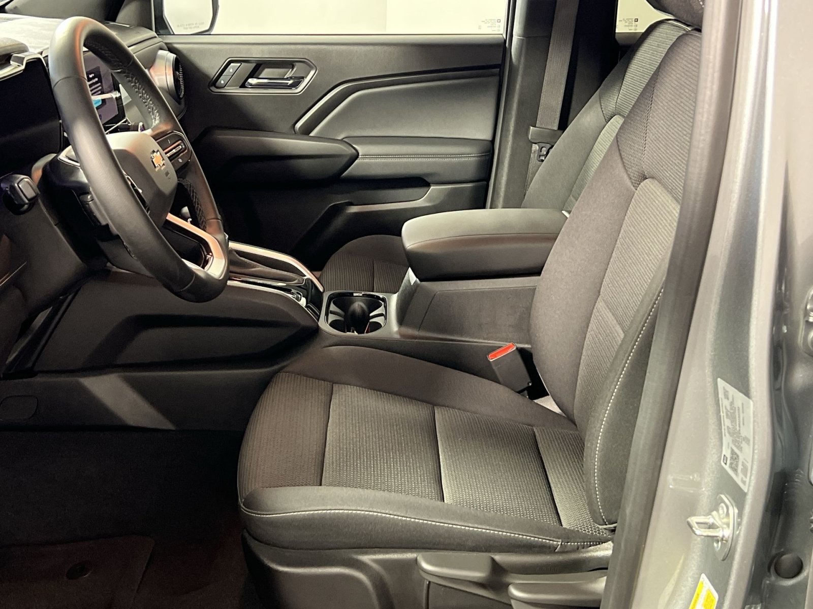 Used 2024 Chevrolet Colorado LT w/ LT Convenience Package AWD/4WD image 13