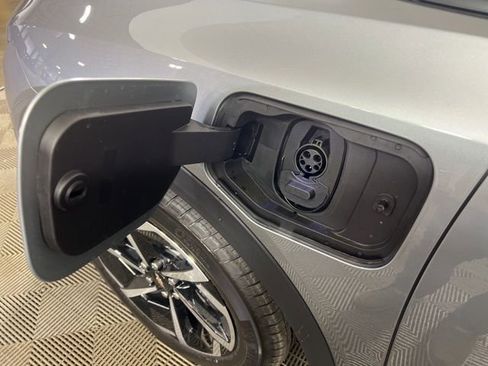 New 2026 Chevrolet Equinox EV LT image 4