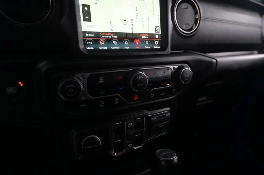 Used 2023 Jeep Gladiator Overland AWD/4WD image 29