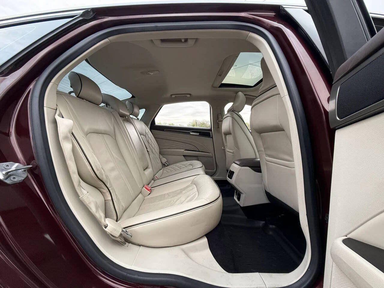 Used 2017 Ford Fusion Platinum FWD image 18