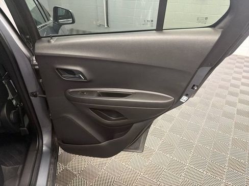 Used 2019 Chevrolet Trax LT w/ LT Convenience Package FWD image 14