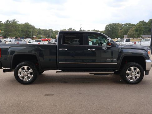 Used 2019 GMC Sierra 2500 SLT w/ Duramax Plus Package AWD/4WD image 4