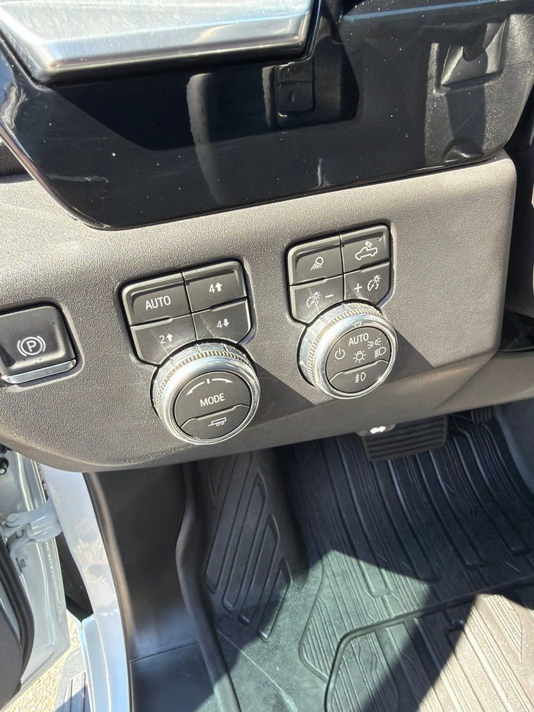 Used 2026 GMC Sierra 1500 SLT w/ SLT Premium Package AWD/4WD image 29