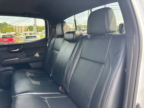 Used 2020 Toyota Tacoma TRD Sport w/ TRD Premium Sport Package AWD/4WD image 25