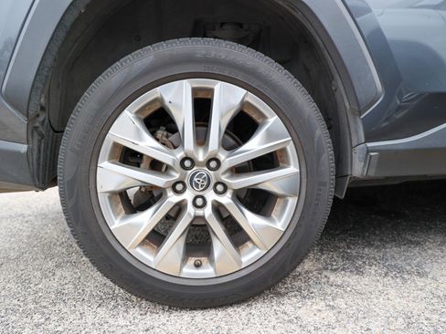 Used 2019 Toyota RAV4 Limited image 12