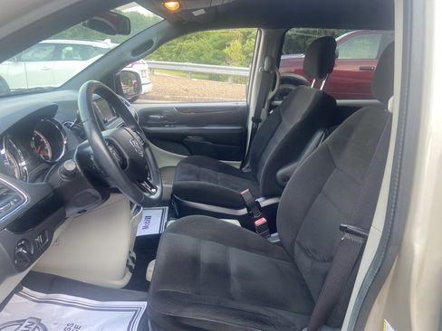 Used 2015 Dodge Grand Caravan SE FWD image 11