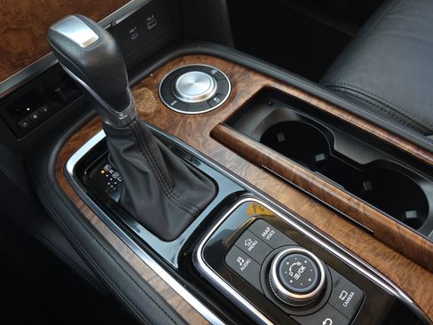 Used 2024 Nissan Armada SL w/ Captain's Chairs Package RWD image 23
