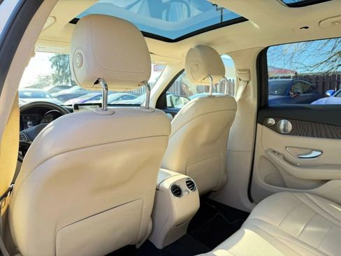 Used 2018 Mercedes-Benz GLC 300 4MATIC image 17