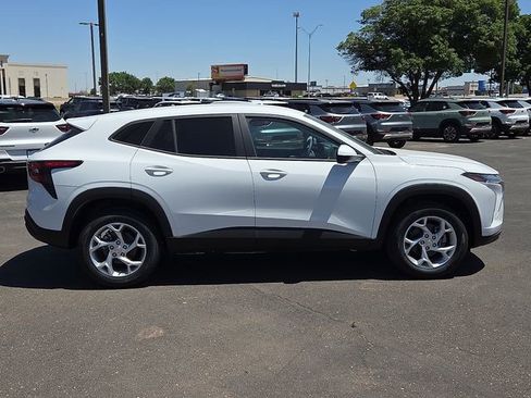 New 2026 Chevrolet Trax LS w/ LS Convenience Package FWD image 5