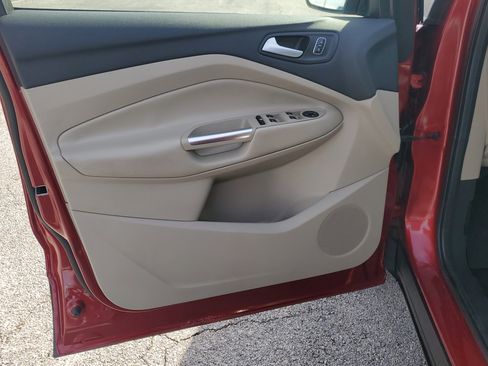 Used 2017 Ford Escape SE image 19