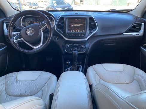 Used 2016 Jeep Cherokee Overland w/ Technology Group AWD/4WD image 17