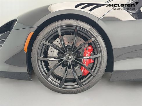 Used 2023 McLaren Artura RWD image 25