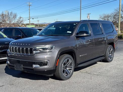 Used 2023 Jeep Wagoneer L 4WD w/ Premium Group I image 7