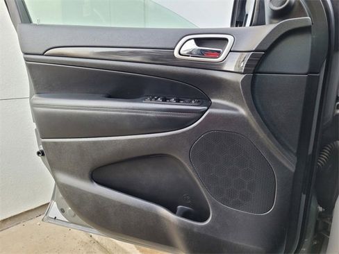 Used 2021 Jeep Grand Cherokee Laredo X image 25