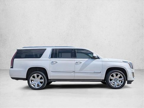 Used 2020 Cadillac Escalade ESV Premium Luxury image 4