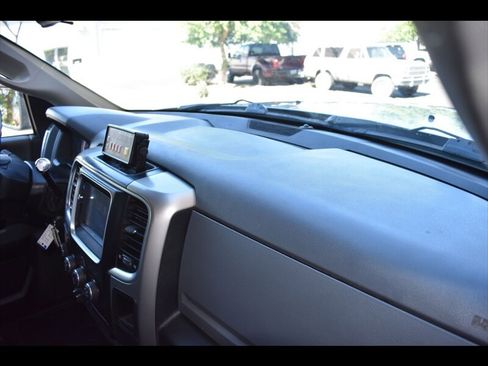 Used 2015 RAM 2500 SLT image 35