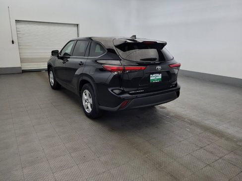 Used 2022 Toyota Highlander LE AWD/4WD image 5